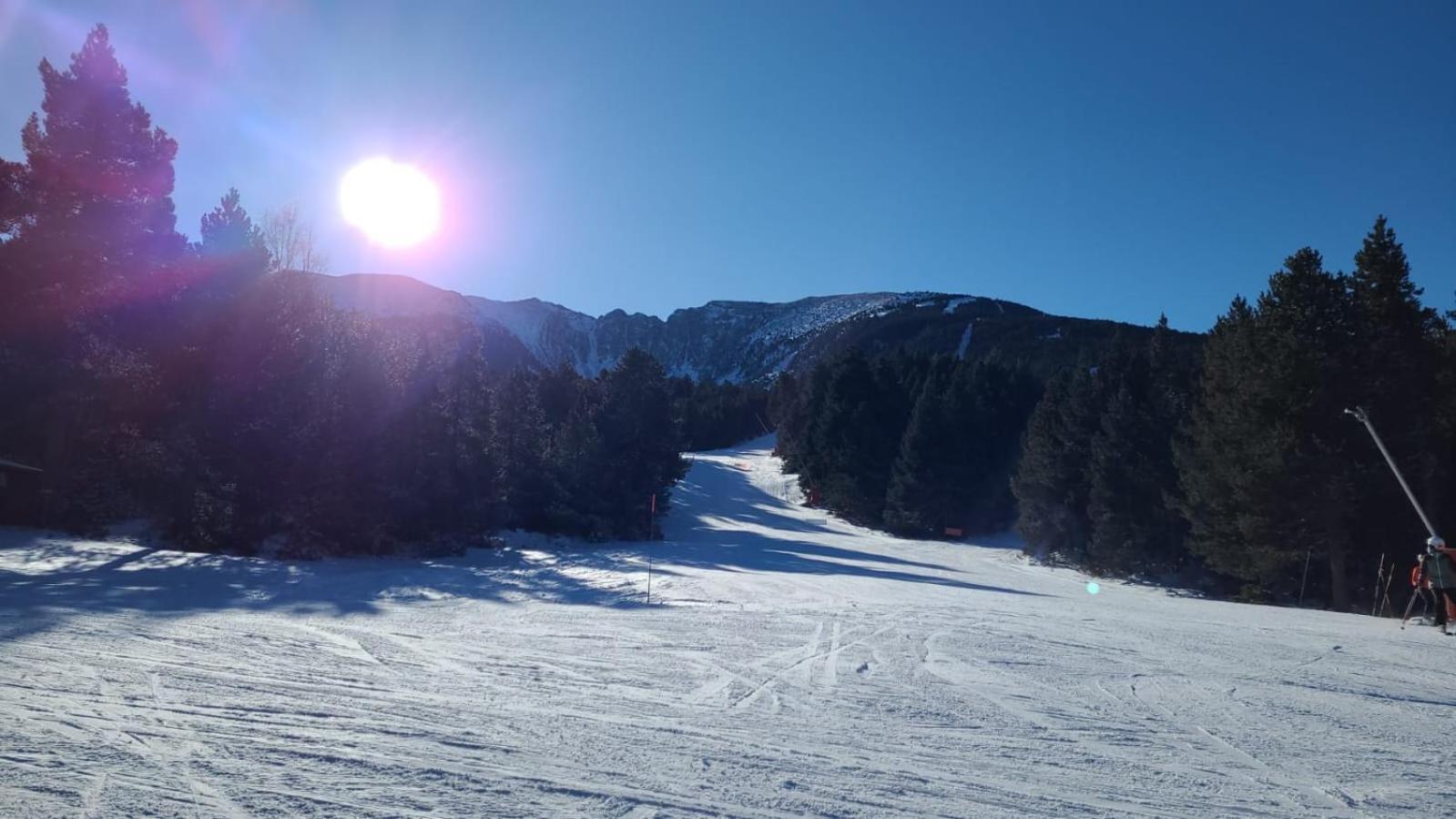 Decouverte De La Vallee D'Eyne Et Des Bains De Llo Bagian luar foto